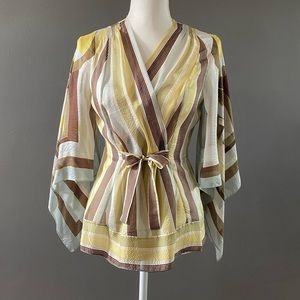 LIKE NEW! LIGHT BCBG MAXAZARIA SUMMER BLOUSE, SIZE SMALL
